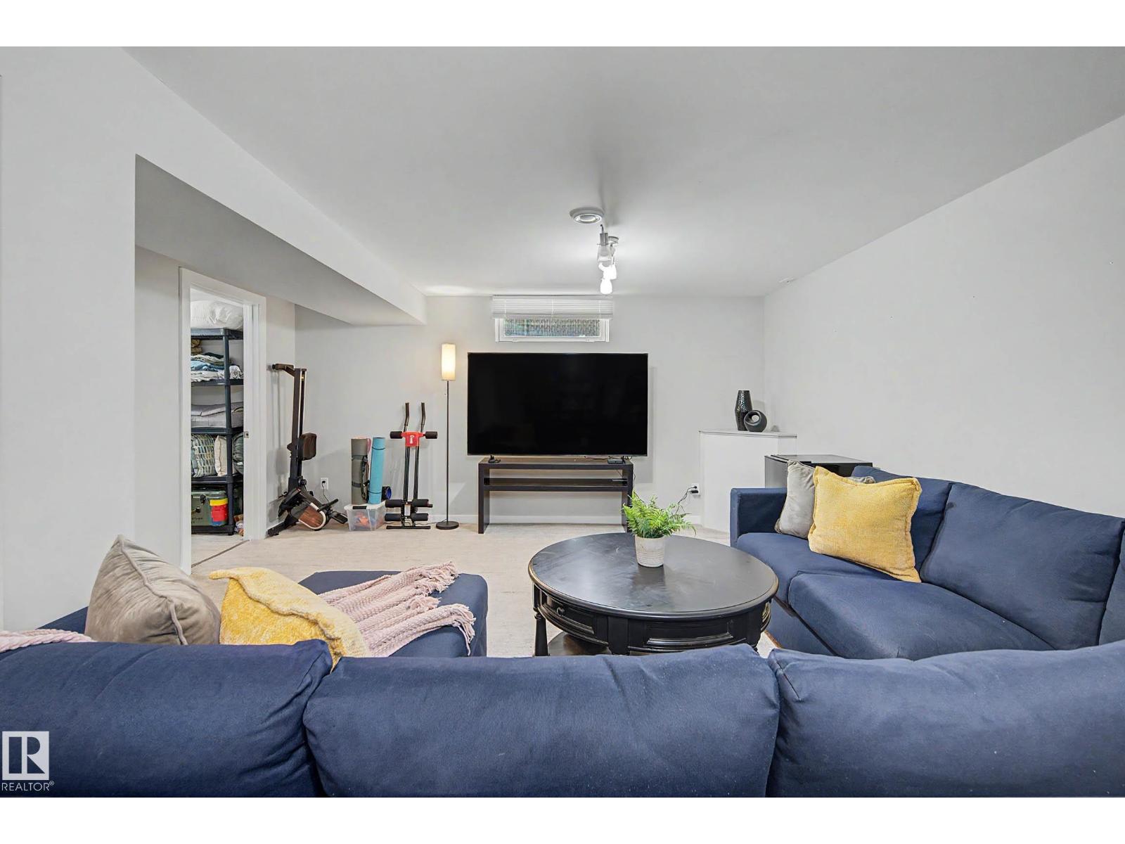 5407 106 AV NW - 25