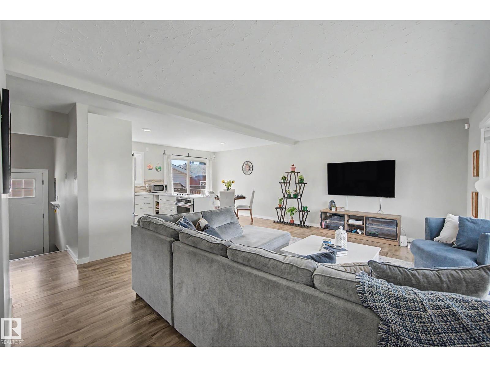 5407 106 AV NW - 4