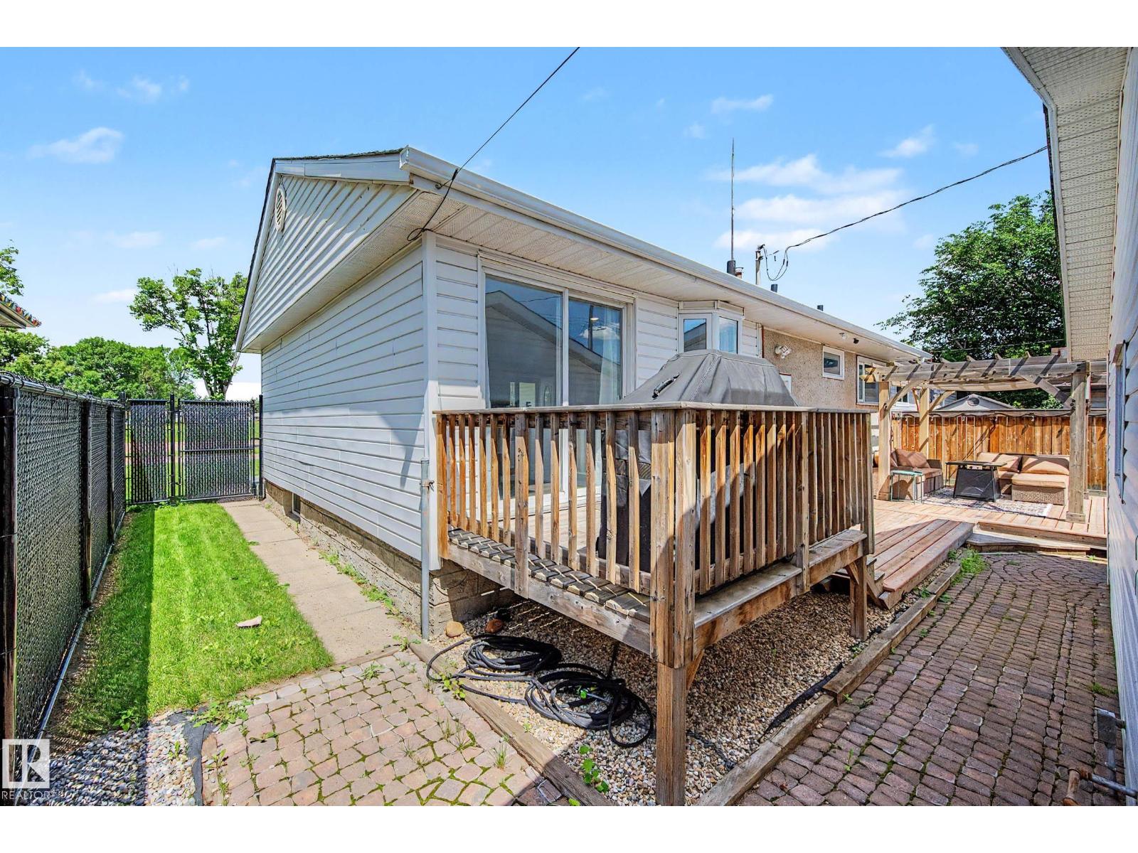 5407 106 AV NW - 40