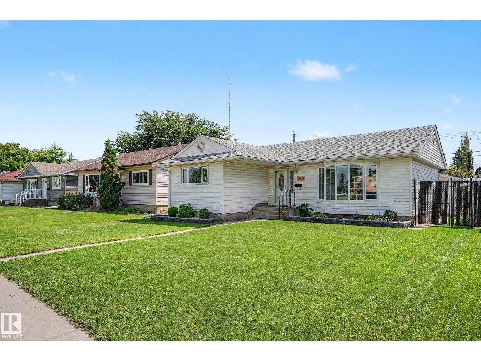 5407 106 AV NW - 42