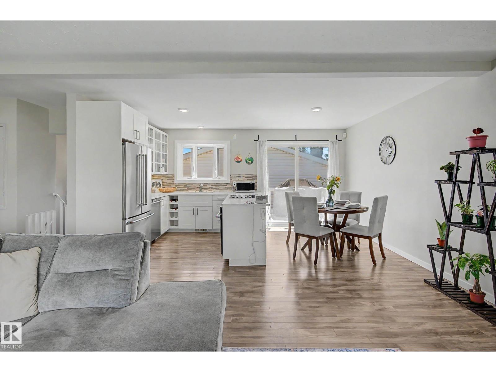 5407 106 AV NW - 8