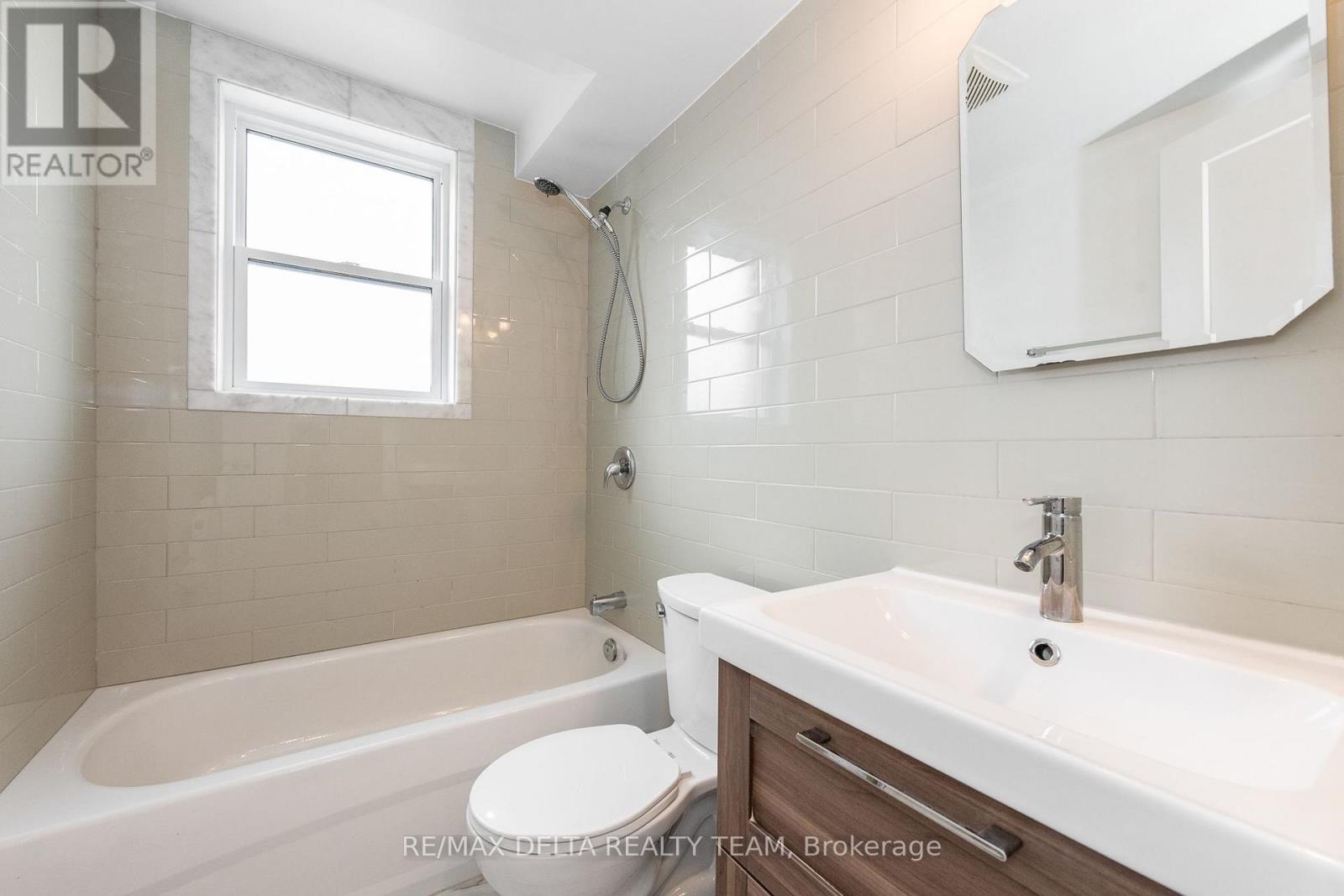 1 – 416 DOVERCOURT AVENUE, Ottawa. Luxury613. By Peter Sagos - Image 10