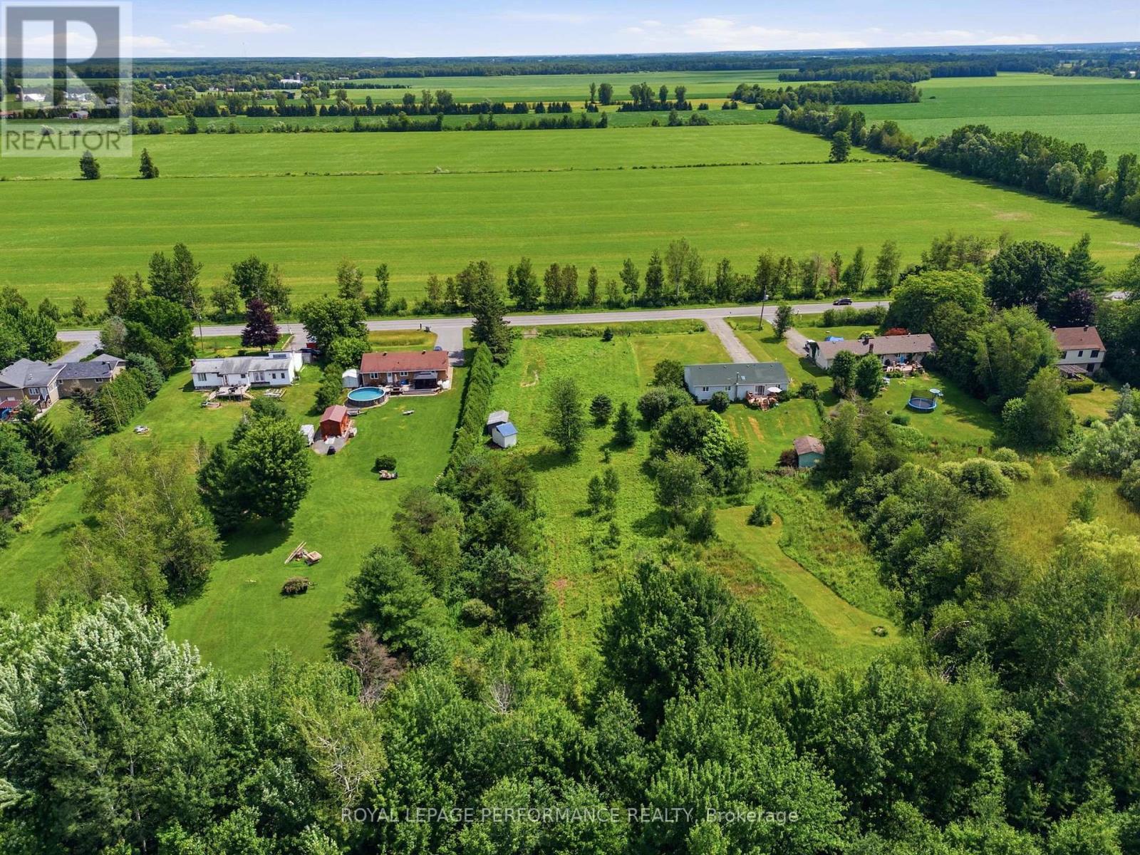 1005 Montee Lebrun Sud Road E