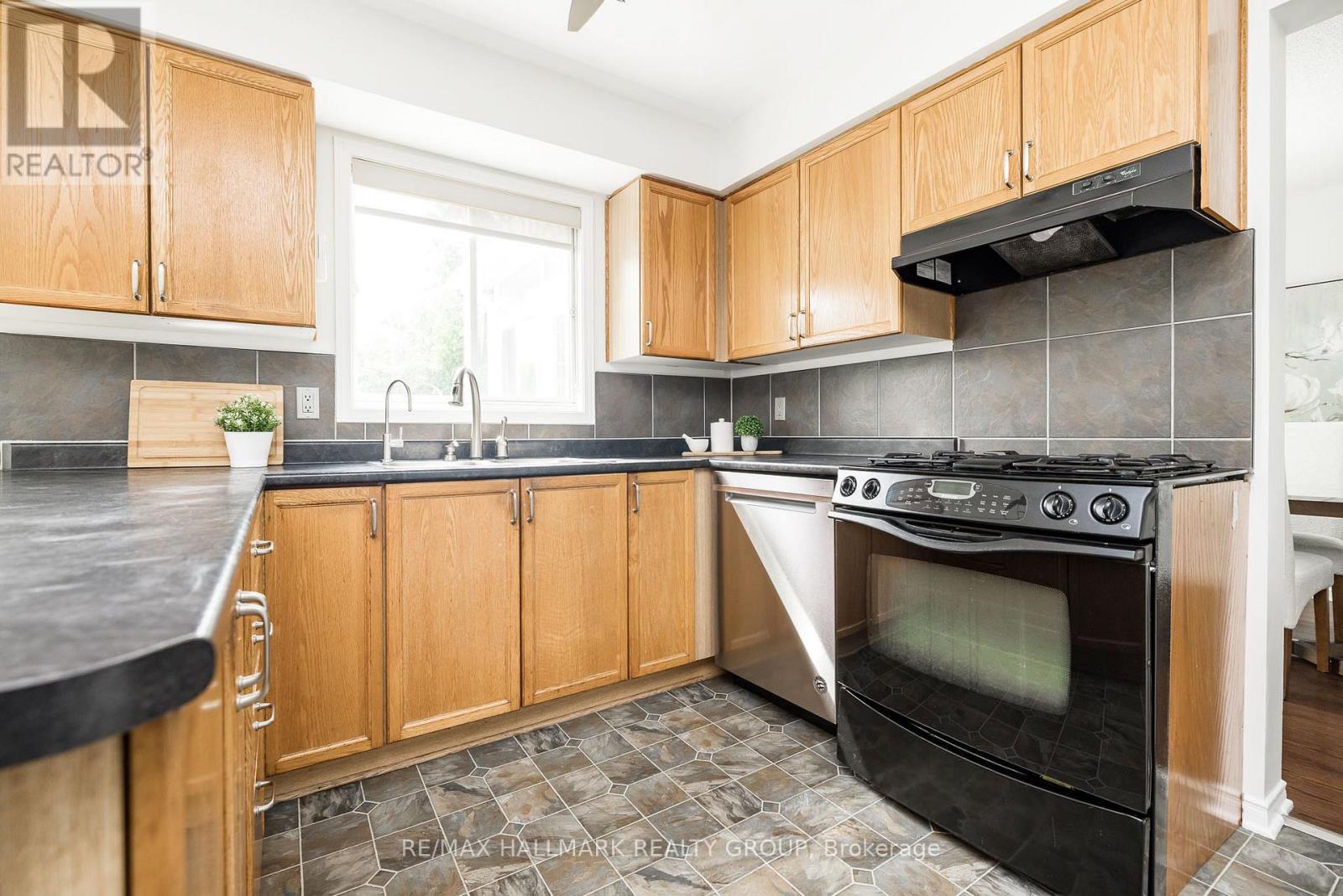 702 MALEY STREET - Image 13
