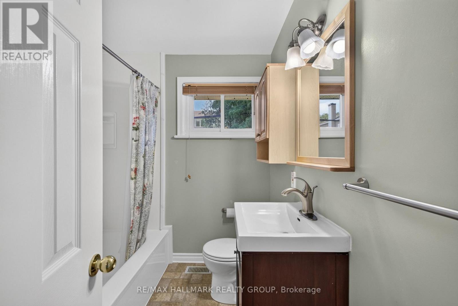 3 Bed, 2 Bath House for Sale in Ottawa – 859 DUBERRY STREET, Ottawa – MLS# X13543140 - Image 18