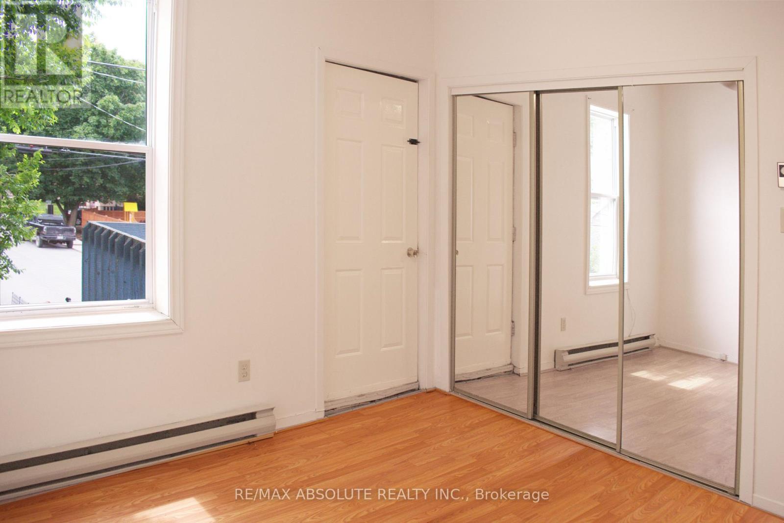 16 – 107 VICTORIA STREET, Ottawa. Luxury613. By Peter Sagos - Image 10