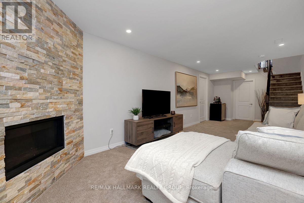 317 LYSANDER PLACE - 32
