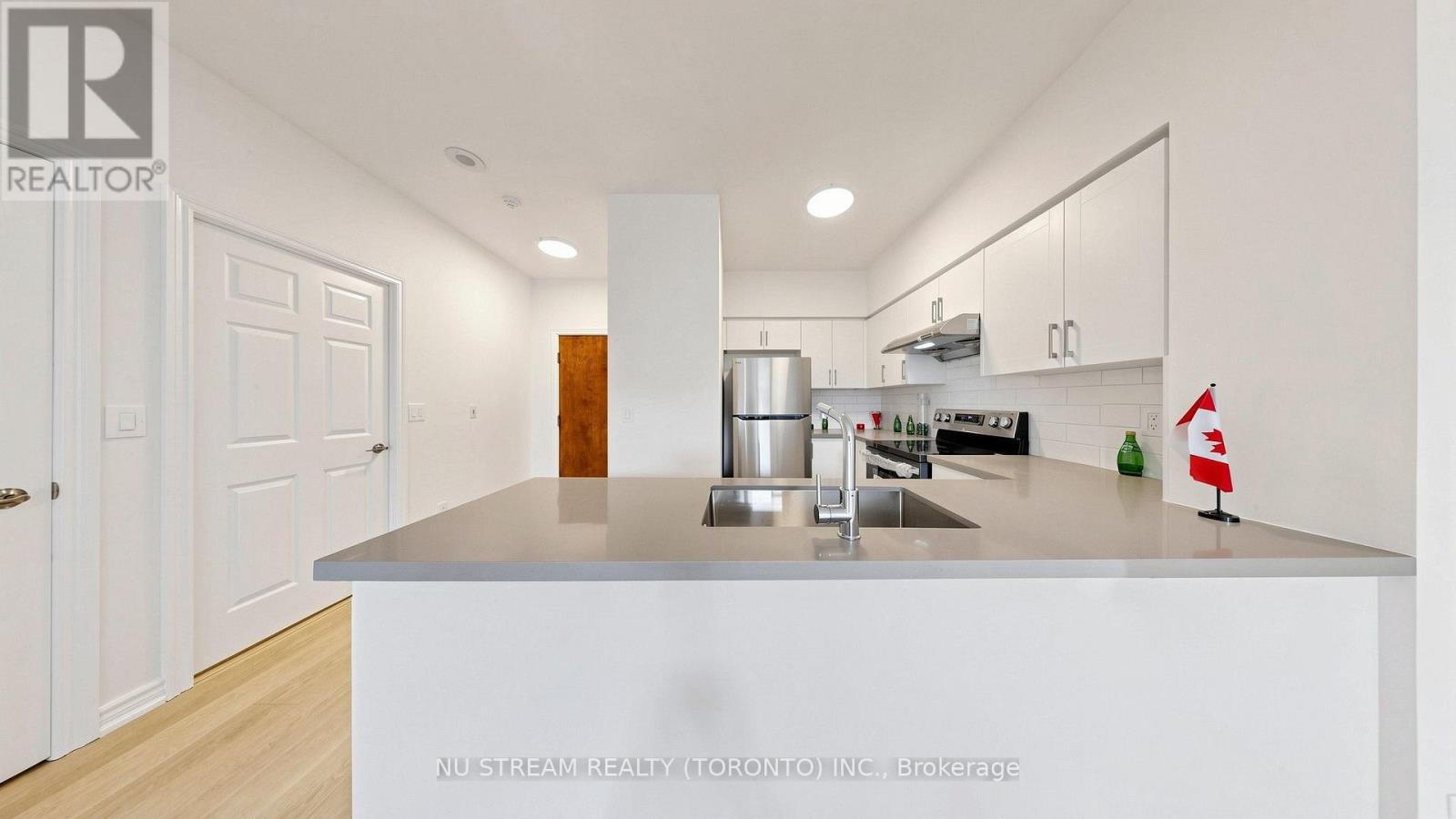 #106 130 POND DRIVE - 15