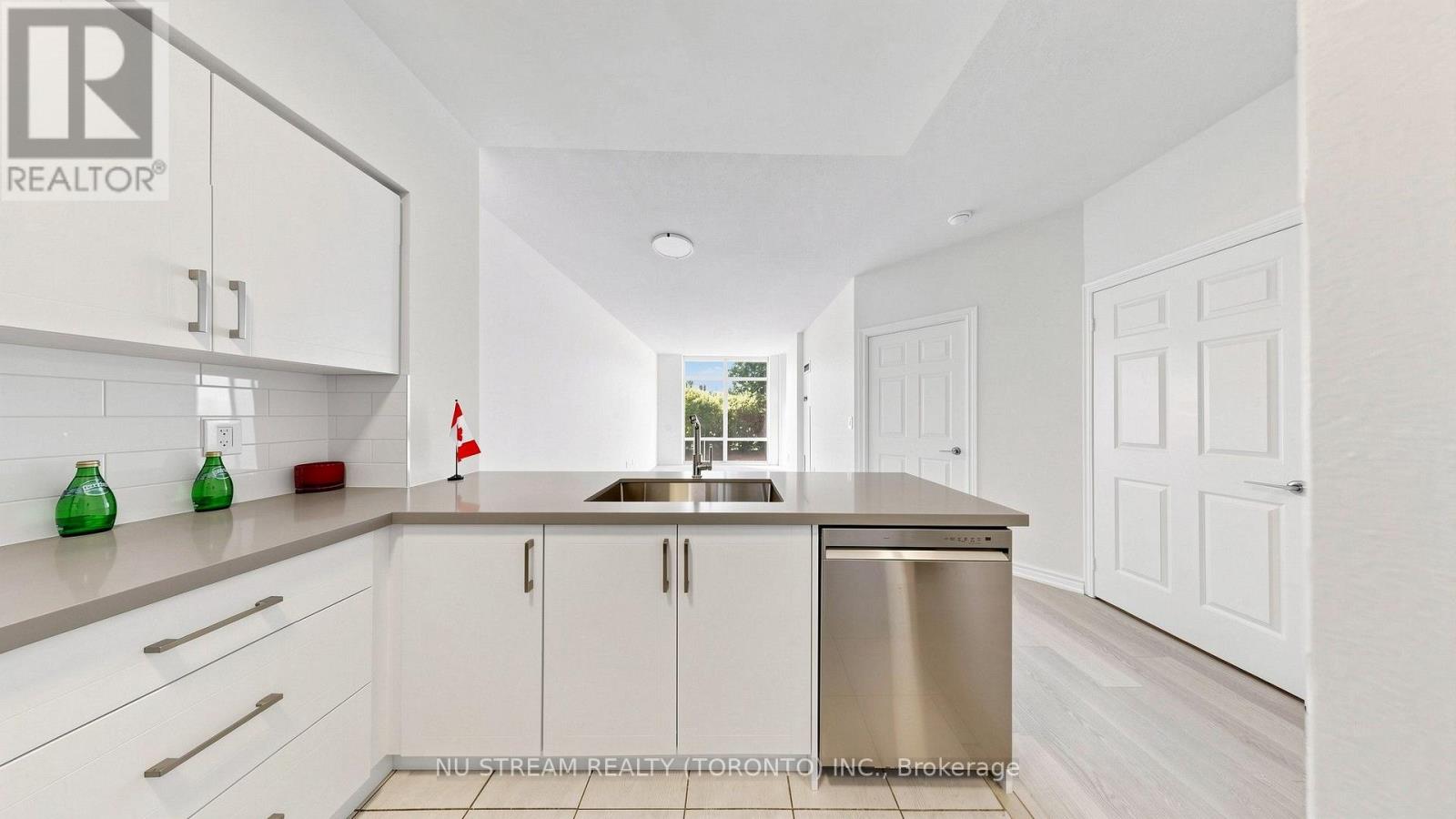 #106 130 POND DRIVE - 17