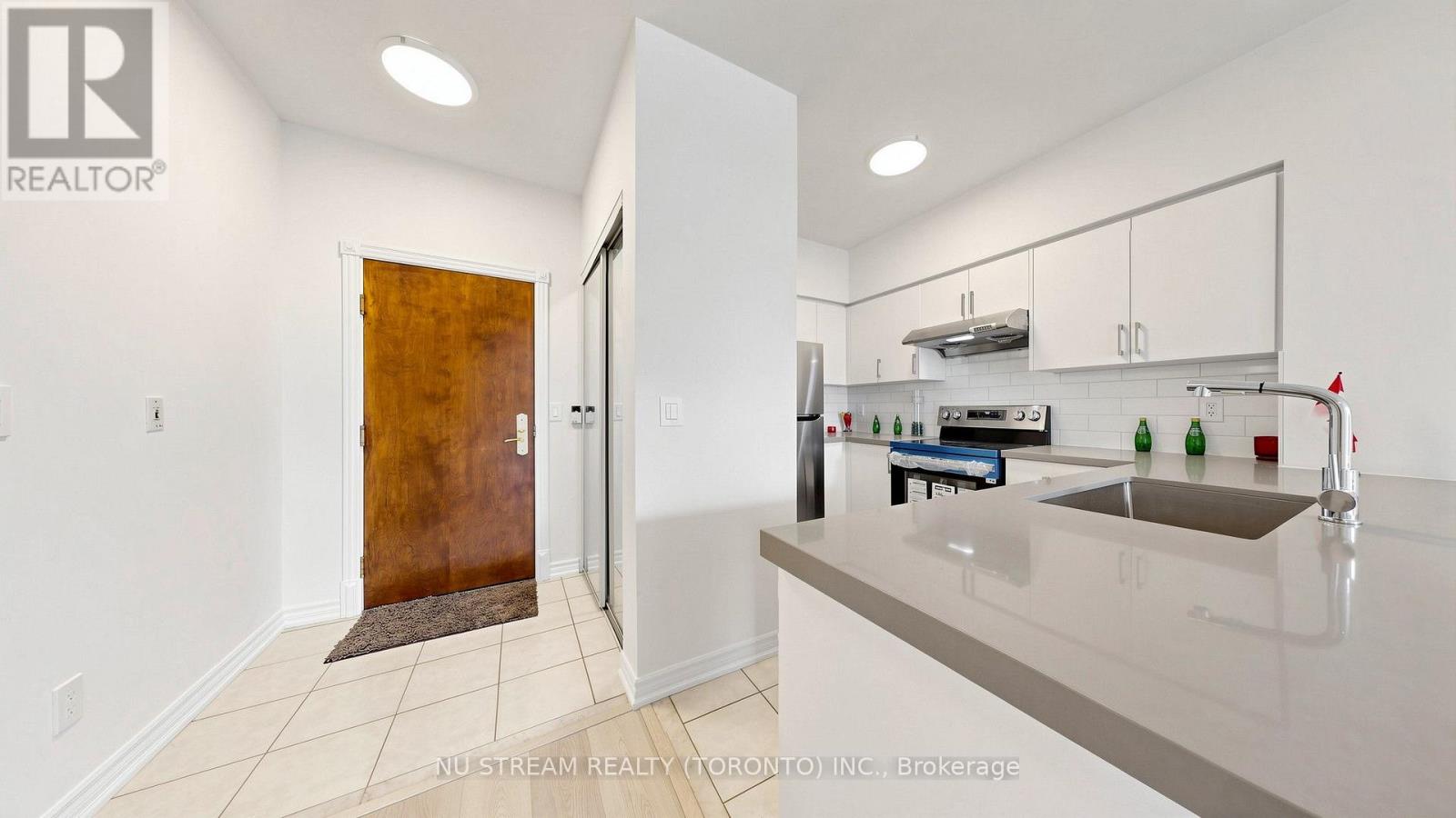 #106 130 POND DRIVE - 18