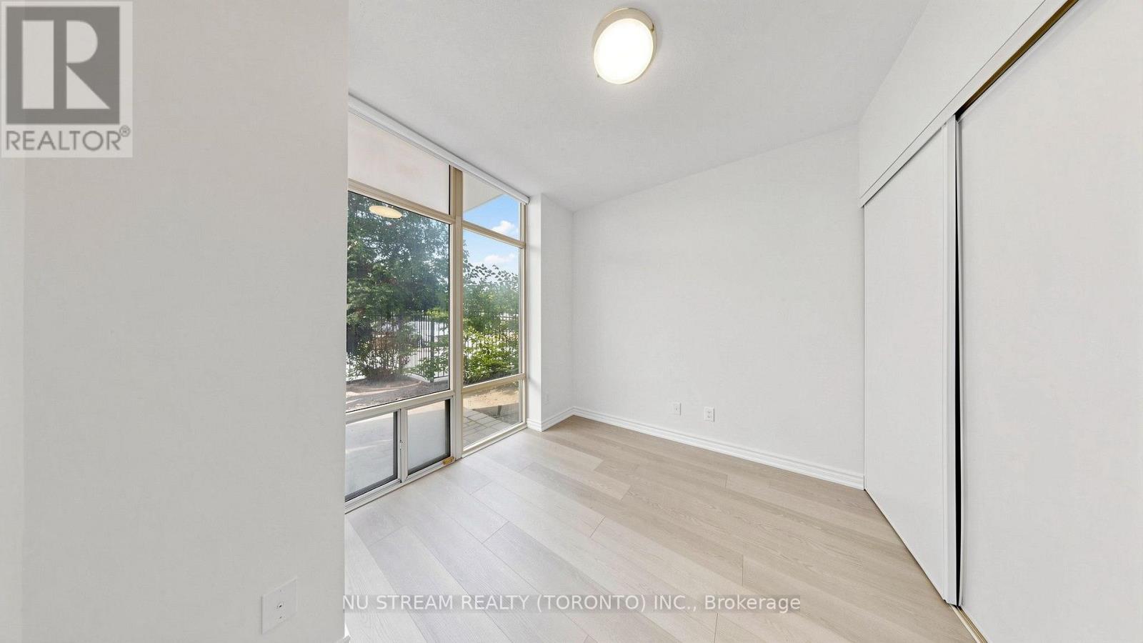 #106 130 POND DRIVE - 21