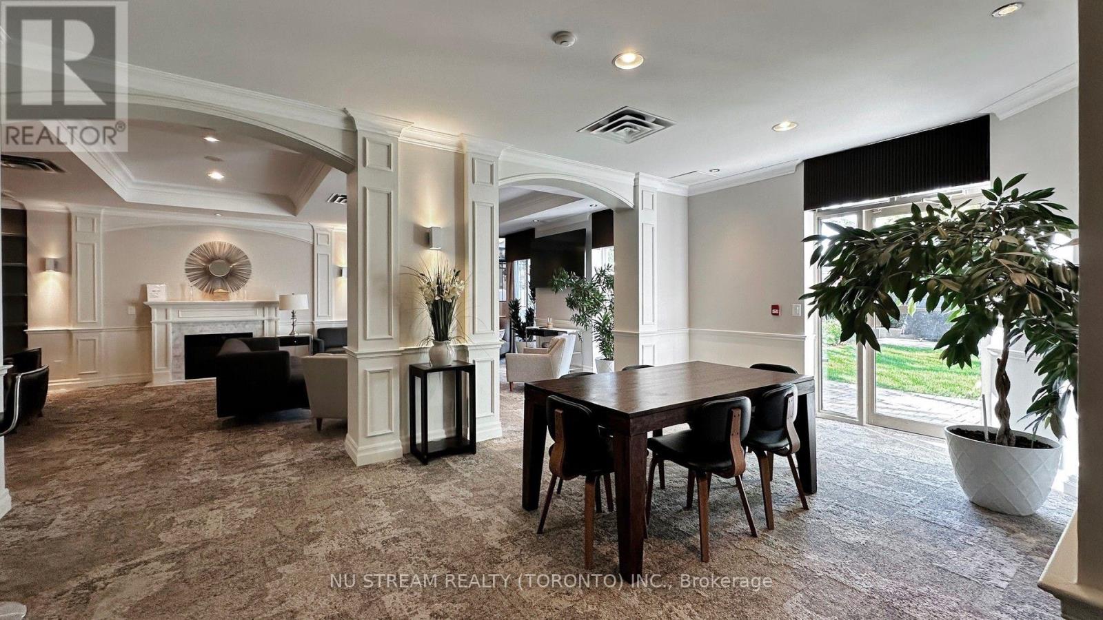 #106 130 POND DRIVE - 31