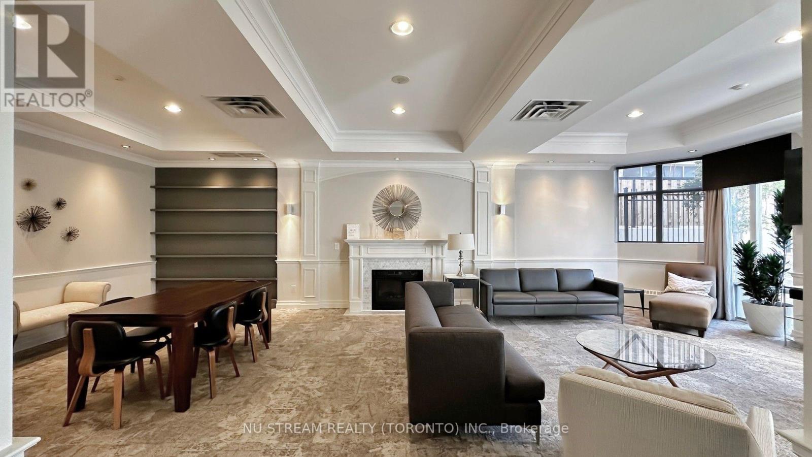 #106 130 POND DRIVE - 32