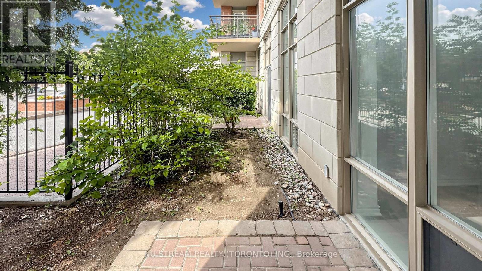 #106 130 POND DRIVE - 33