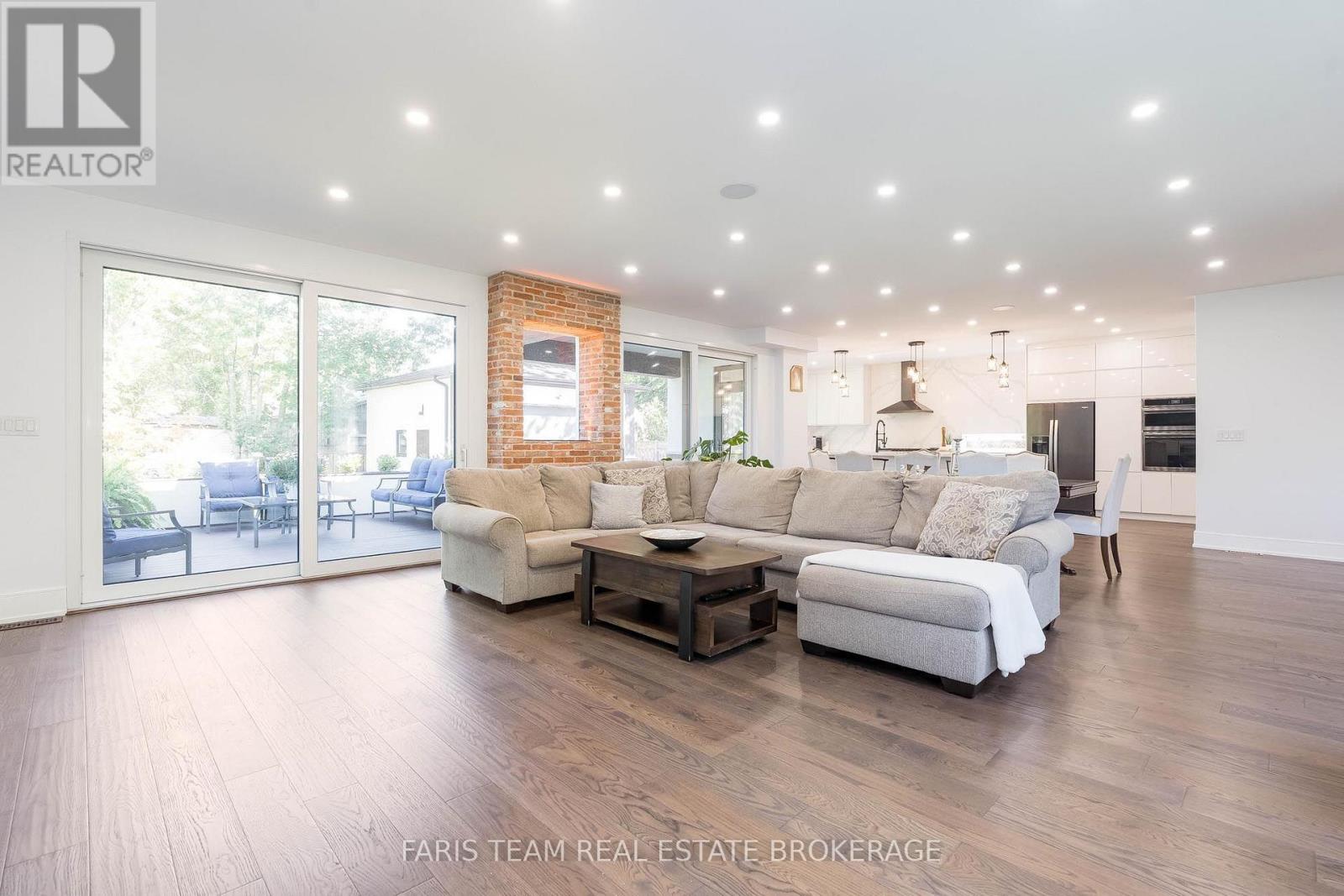 3951 ALBERTA AVENUE - 15