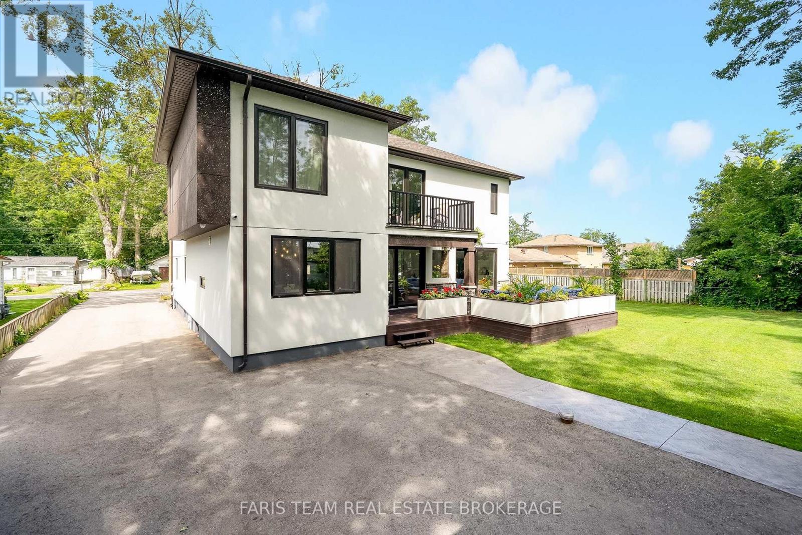 3951 ALBERTA AVENUE - 40
