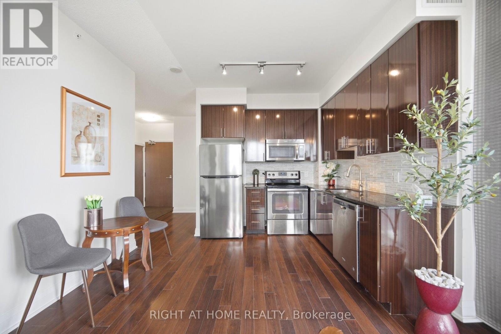 #612 85 NORTH PARK ROAD - 13