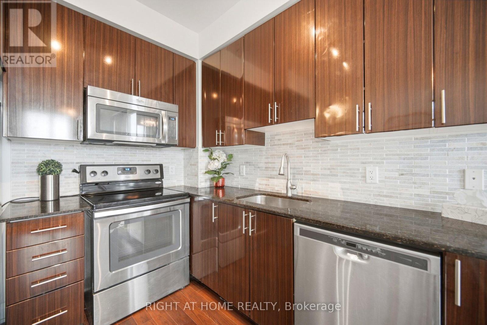 #612 85 NORTH PARK ROAD - 15