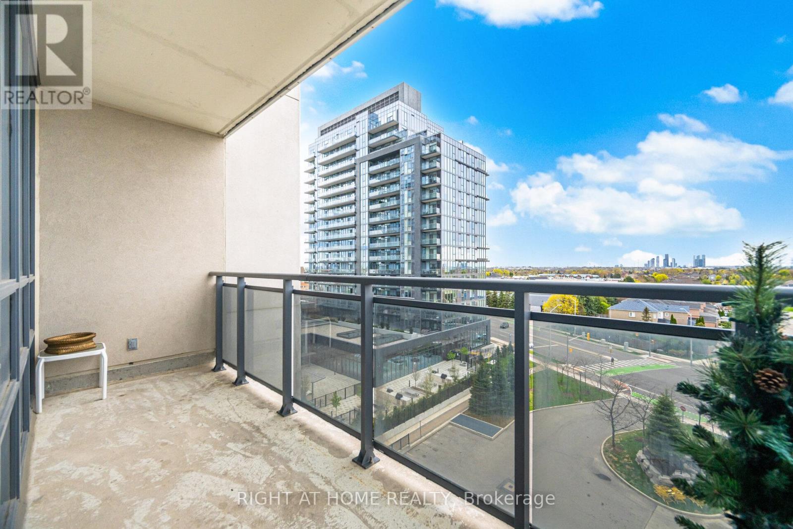#612 85 NORTH PARK ROAD - 29