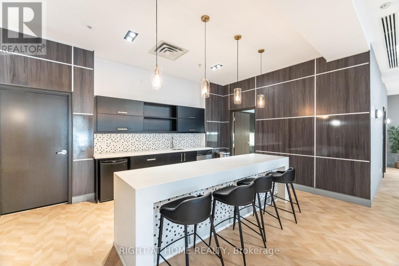 #612 85 NORTH PARK ROAD - 40