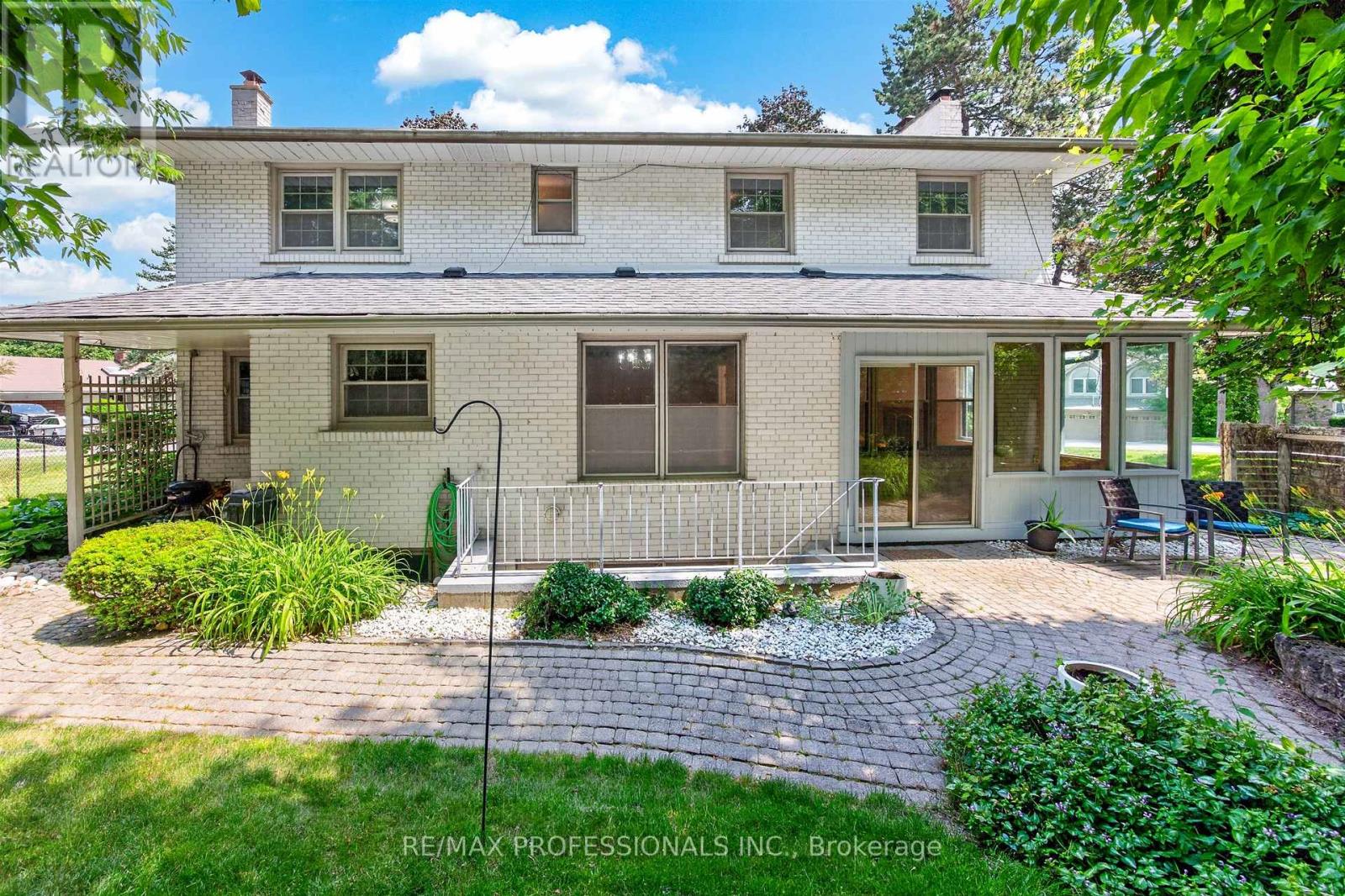 24 BILLY JOEL CRESCENT - 42