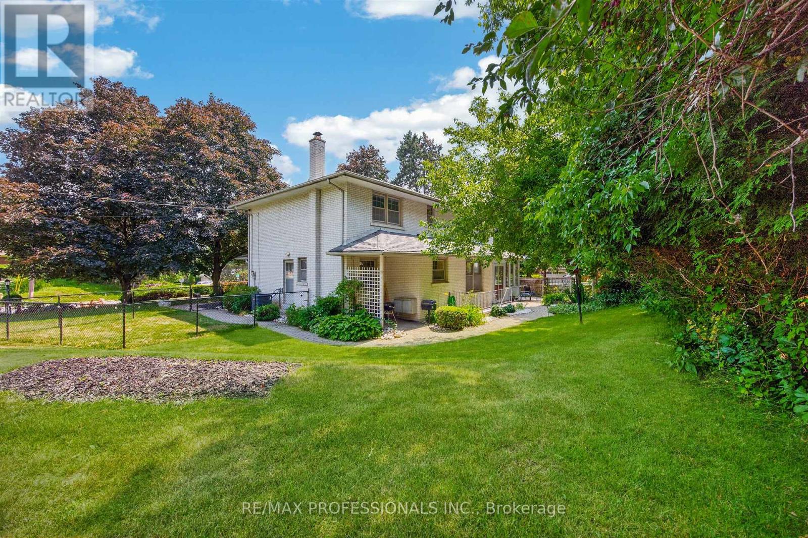 24 BILLY JOEL CRESCENT - 43