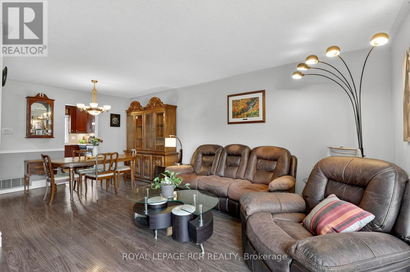 #12 2825 GANANOQUE DRIVE - 12