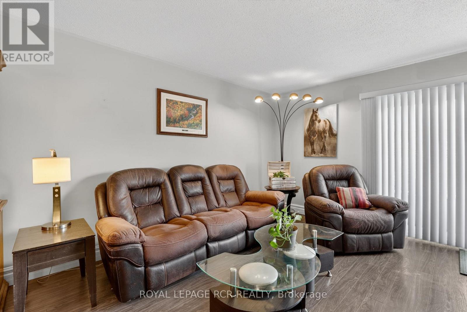 #12 2825 GANANOQUE DRIVE - 13