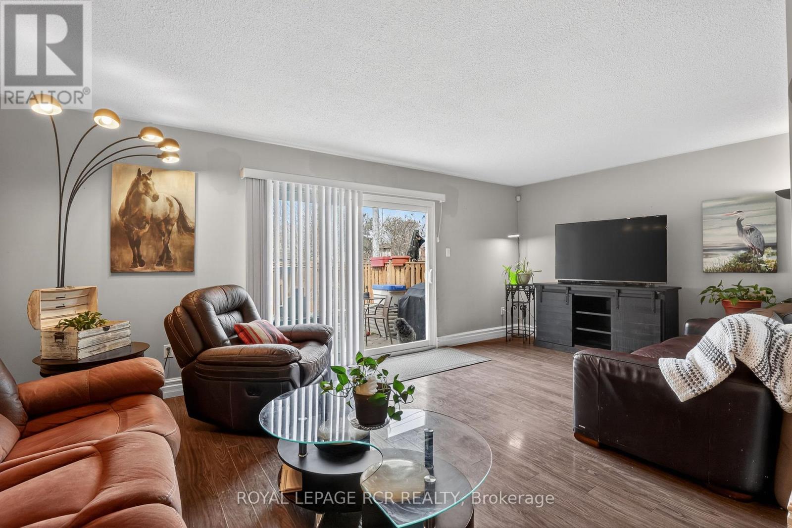 #12 2825 GANANOQUE DRIVE - 14