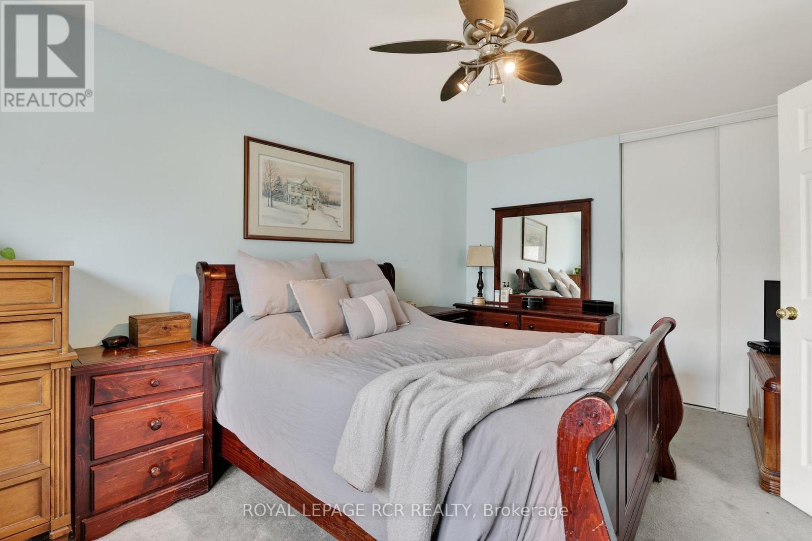#12 2825 GANANOQUE DRIVE - 17