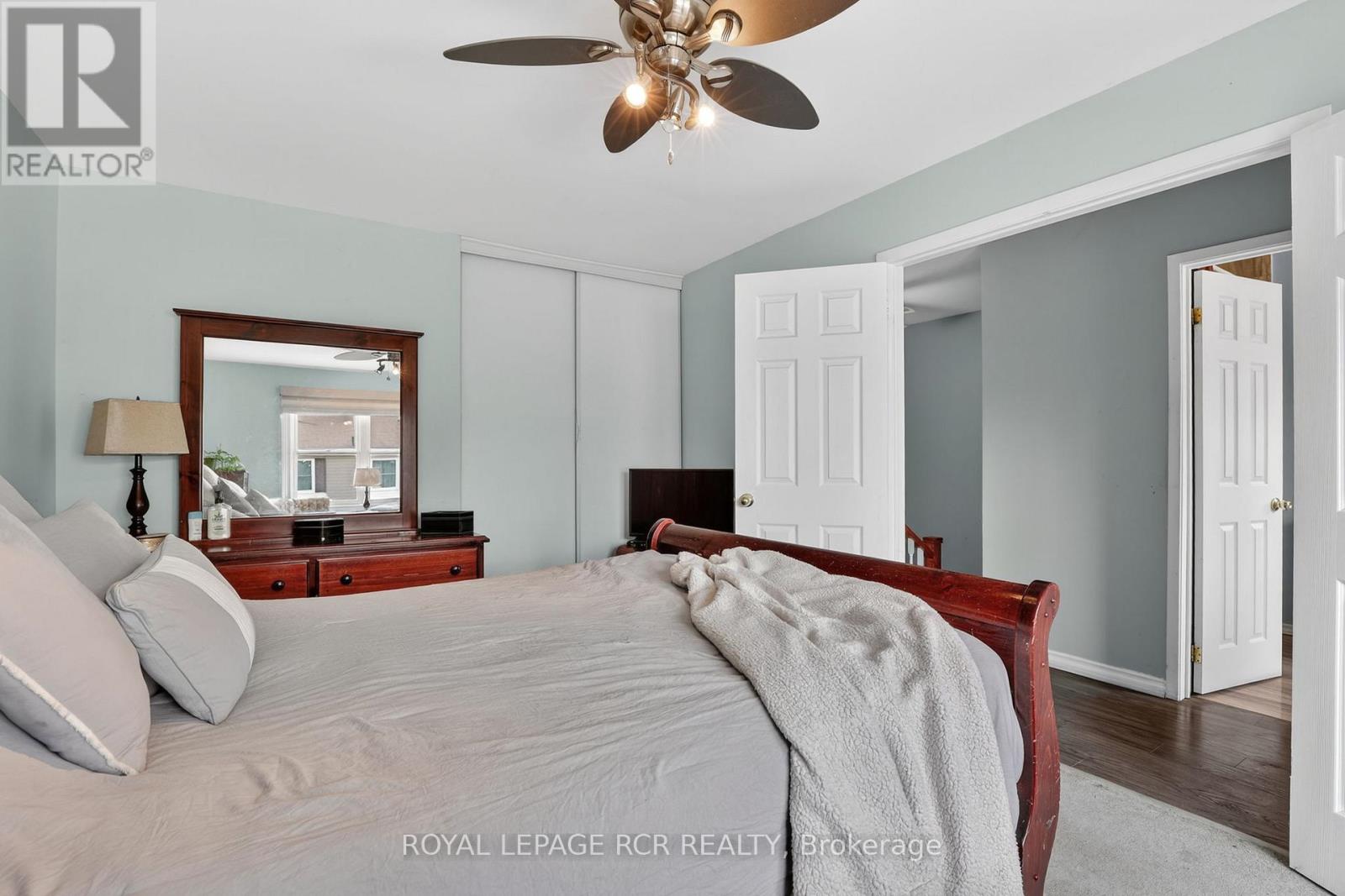 #12 2825 GANANOQUE DRIVE - 18