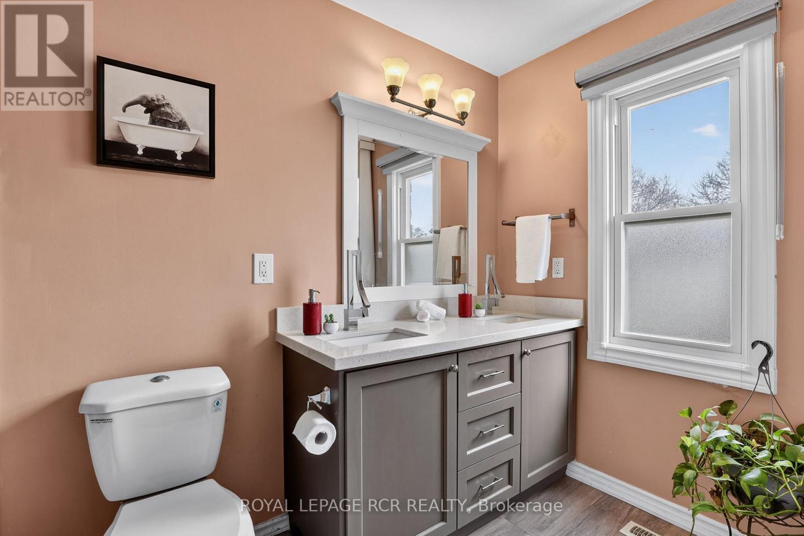 #12 2825 GANANOQUE DRIVE - 19