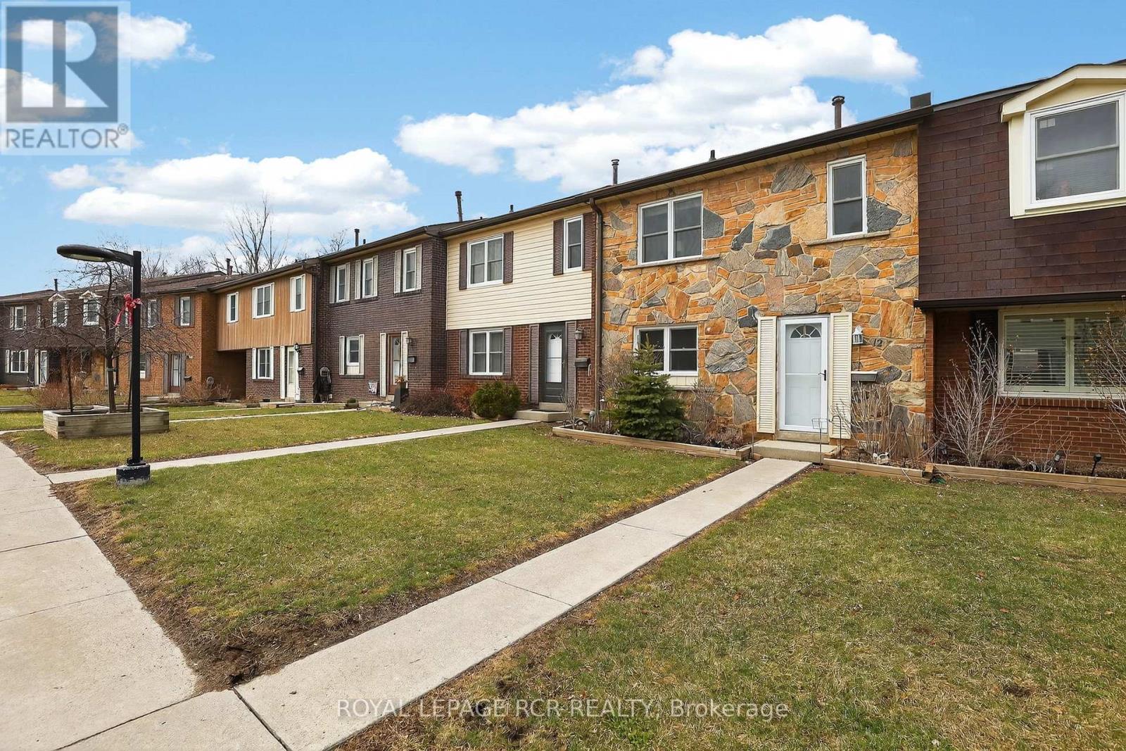 #12 2825 GANANOQUE DRIVE - 2