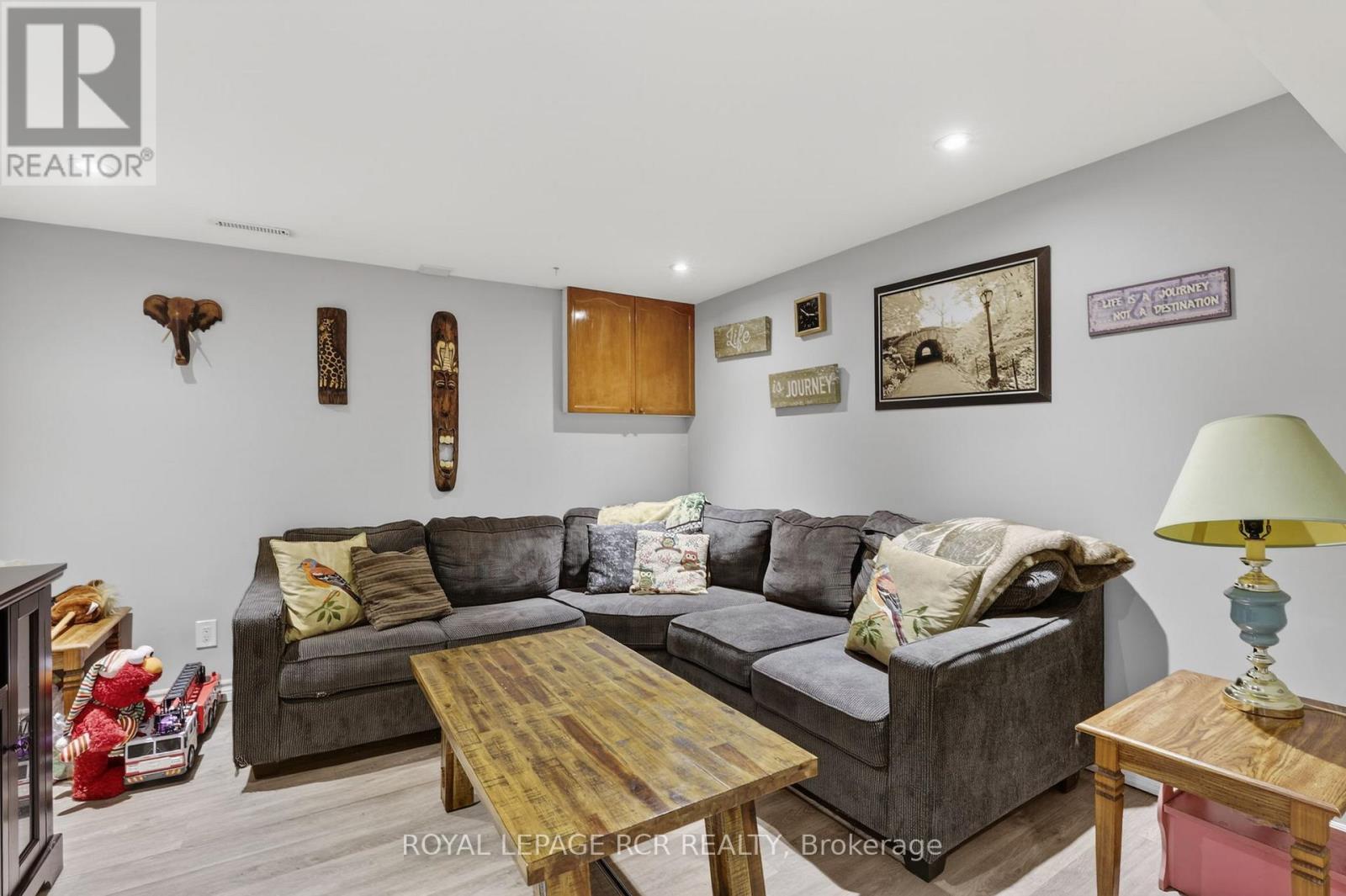 #12 2825 GANANOQUE DRIVE - 22