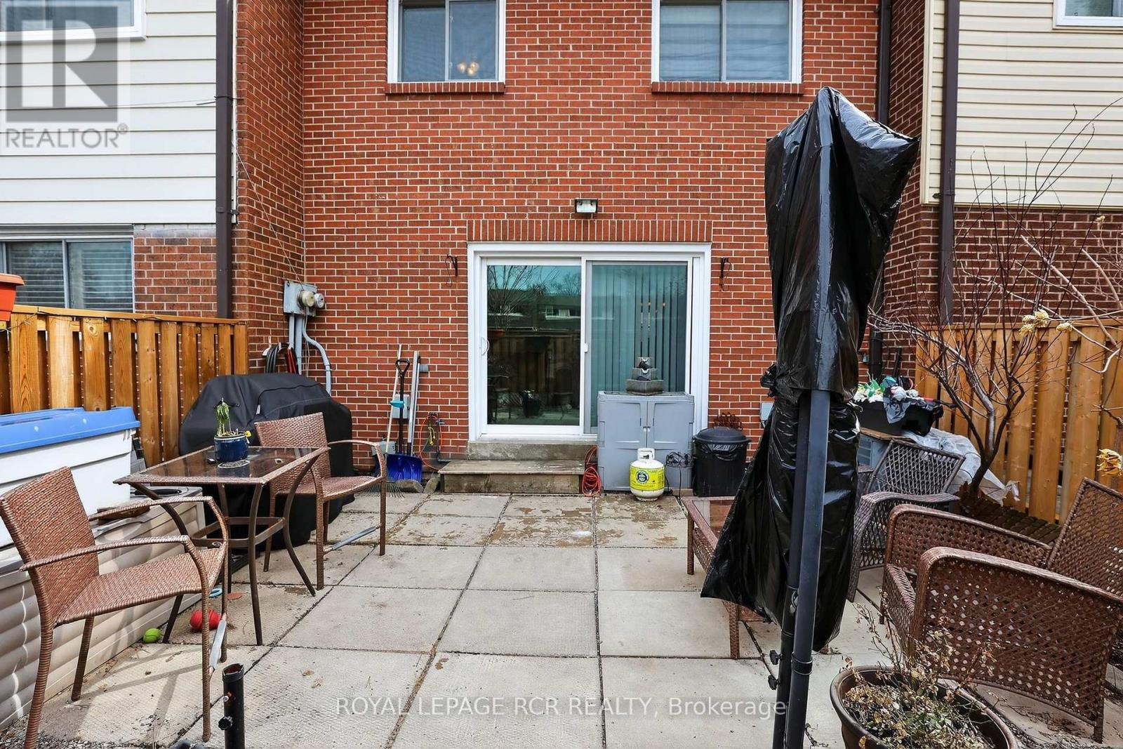 #12 2825 GANANOQUE DRIVE - 26