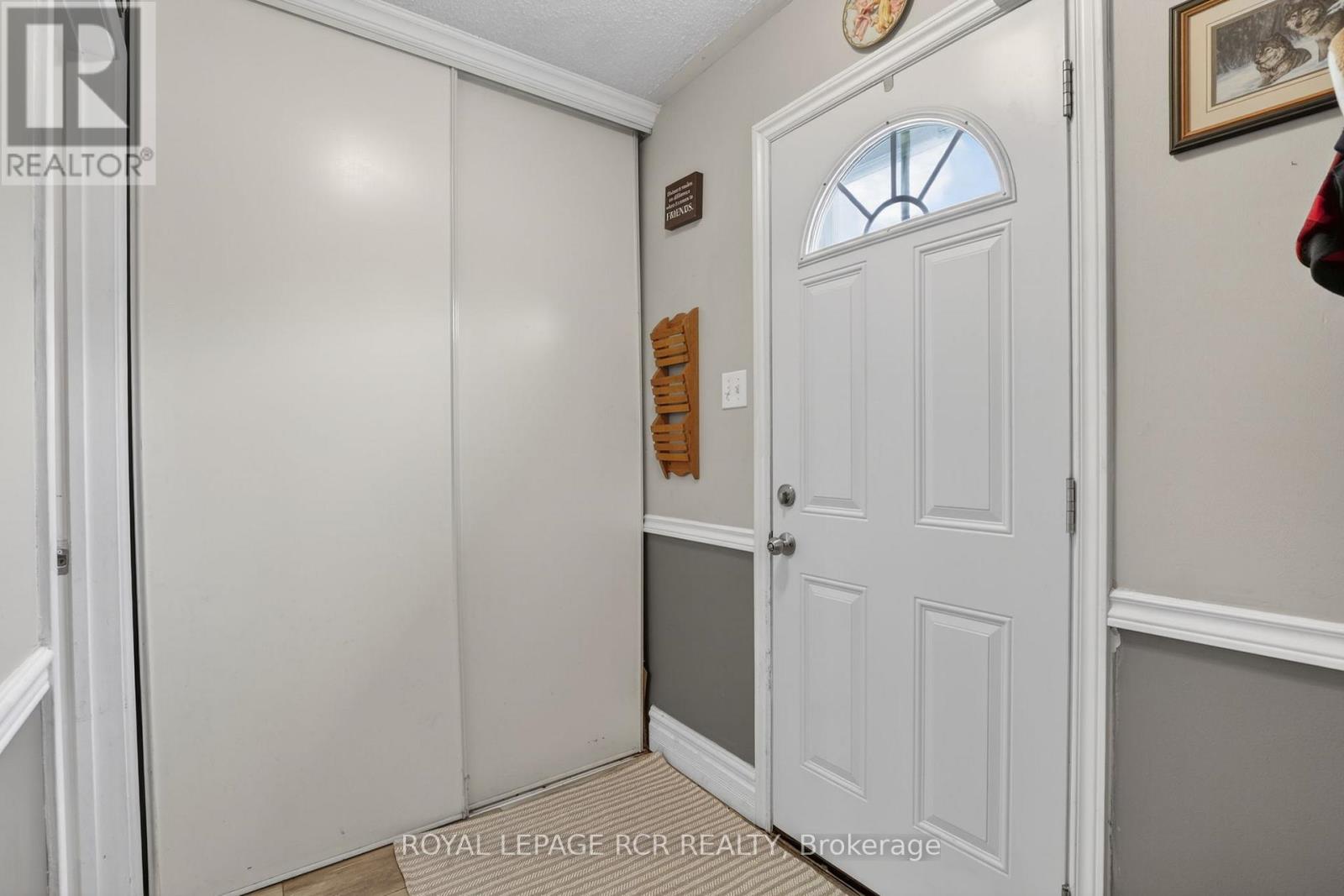 #12 2825 GANANOQUE DRIVE - 4