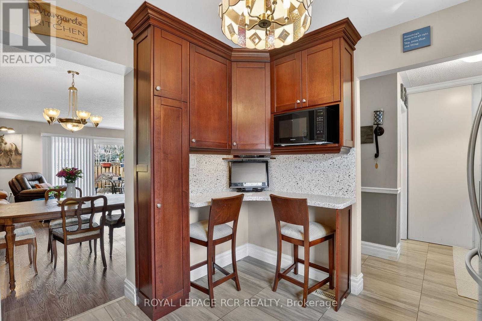 #12 2825 GANANOQUE DRIVE - 9