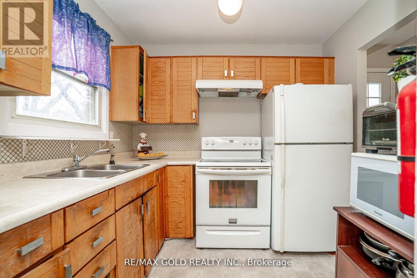 9 MORDON COURT - 10