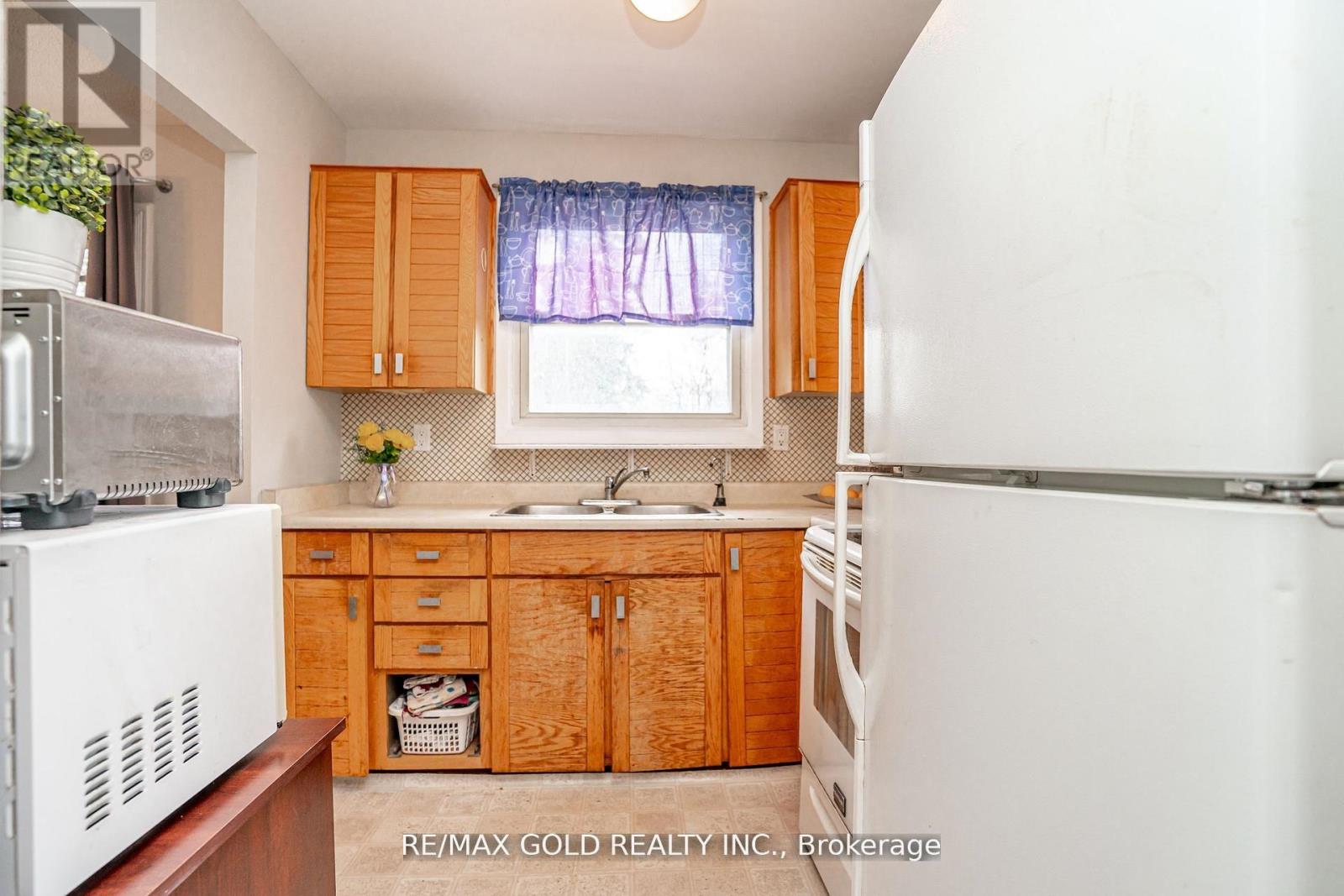 9 MORDON COURT - 11