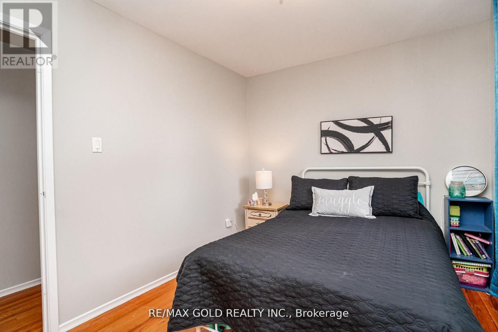 9 MORDON COURT - 20