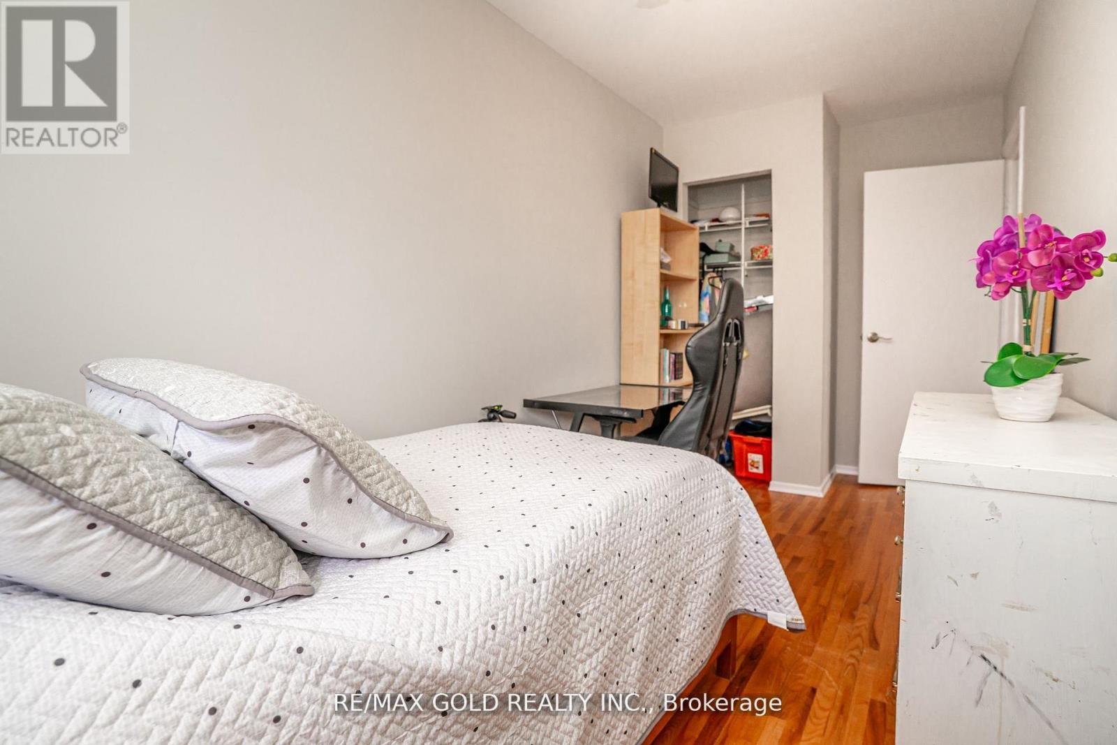 9 MORDON COURT - 22