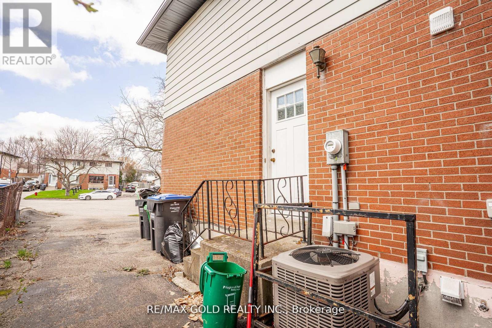 9 MORDON COURT - 26