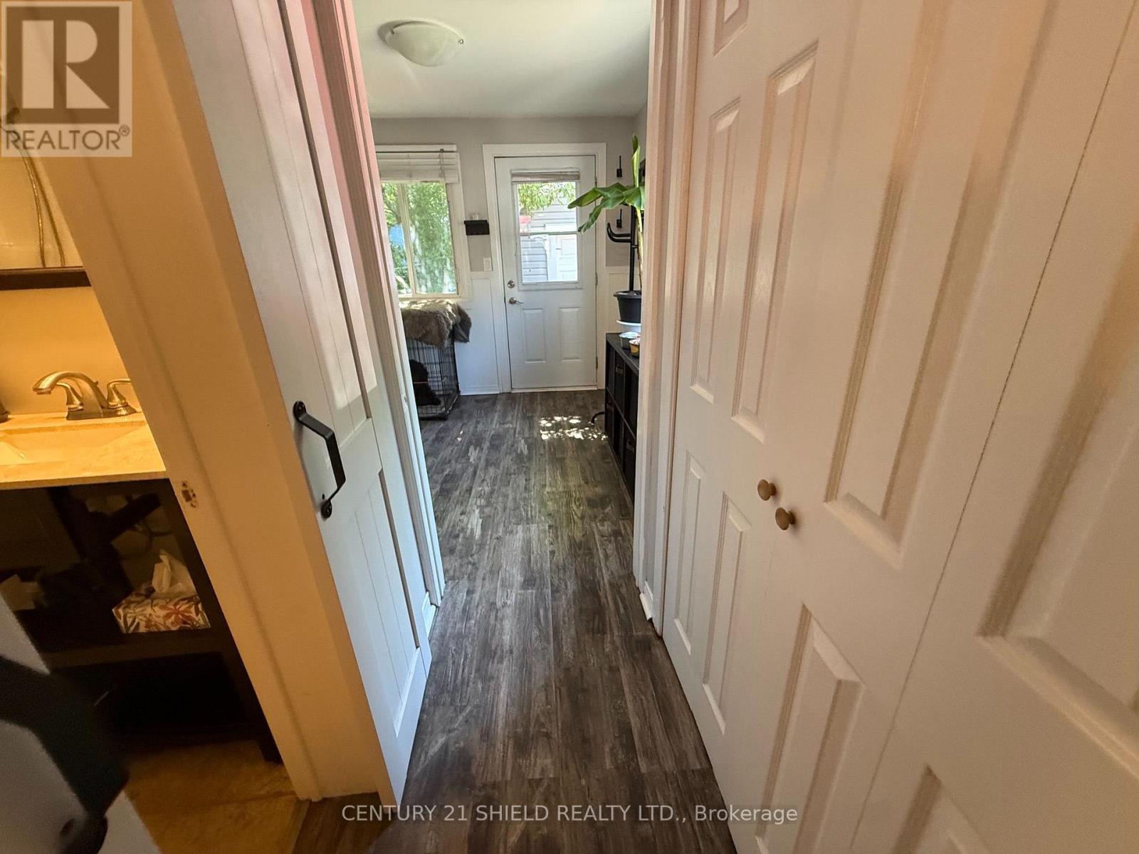 31 CARTIER AVENUE - 15