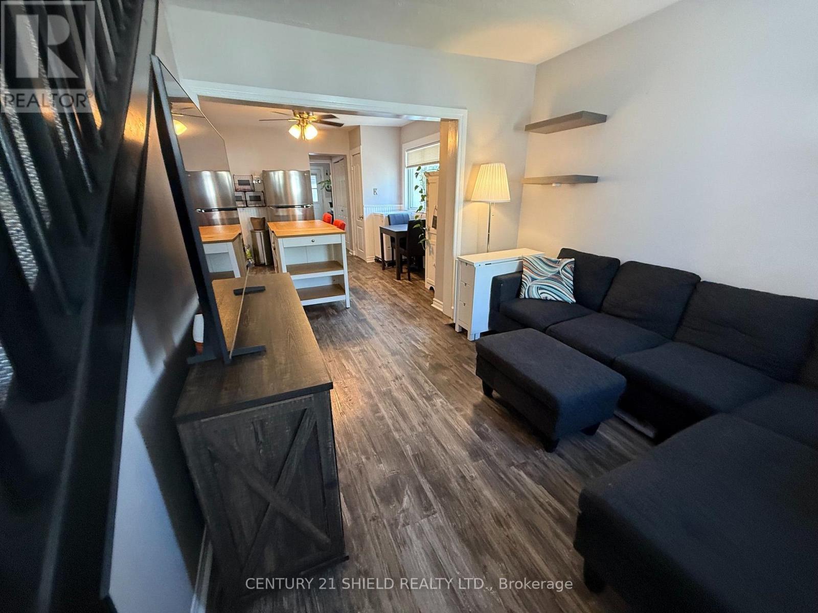 31 CARTIER AVENUE - 21