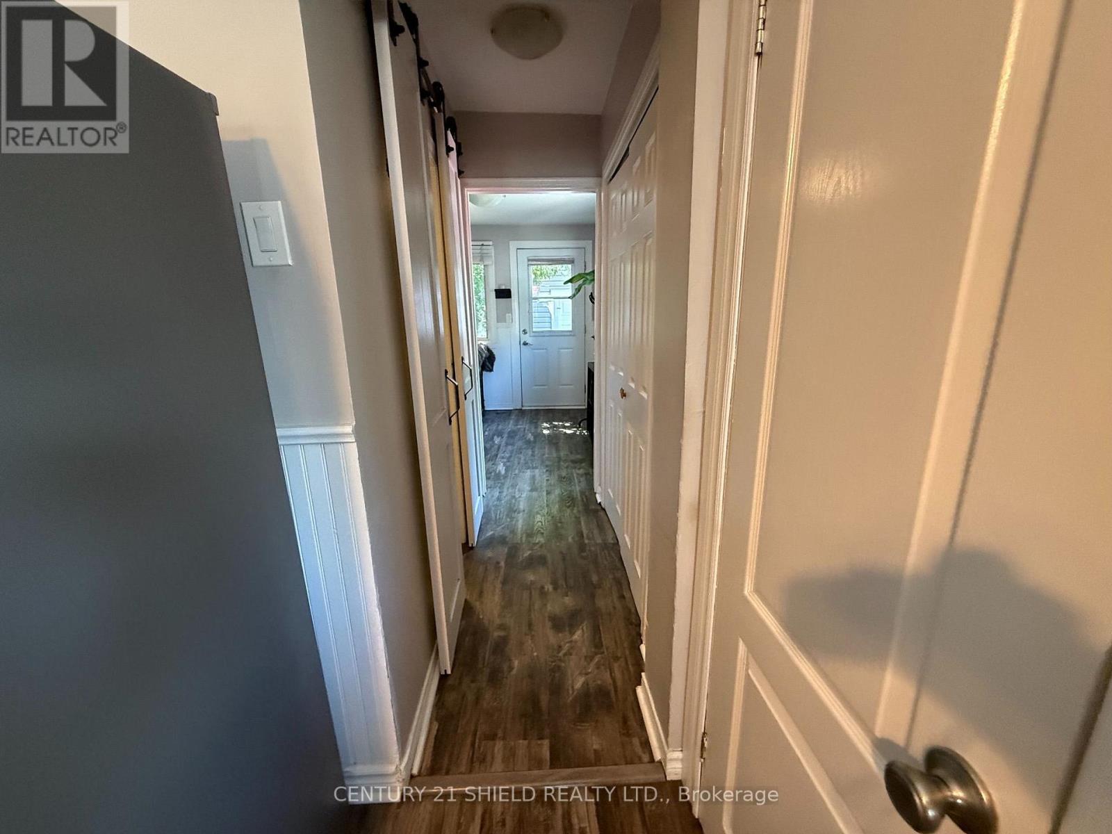 31 CARTIER AVENUE - 16