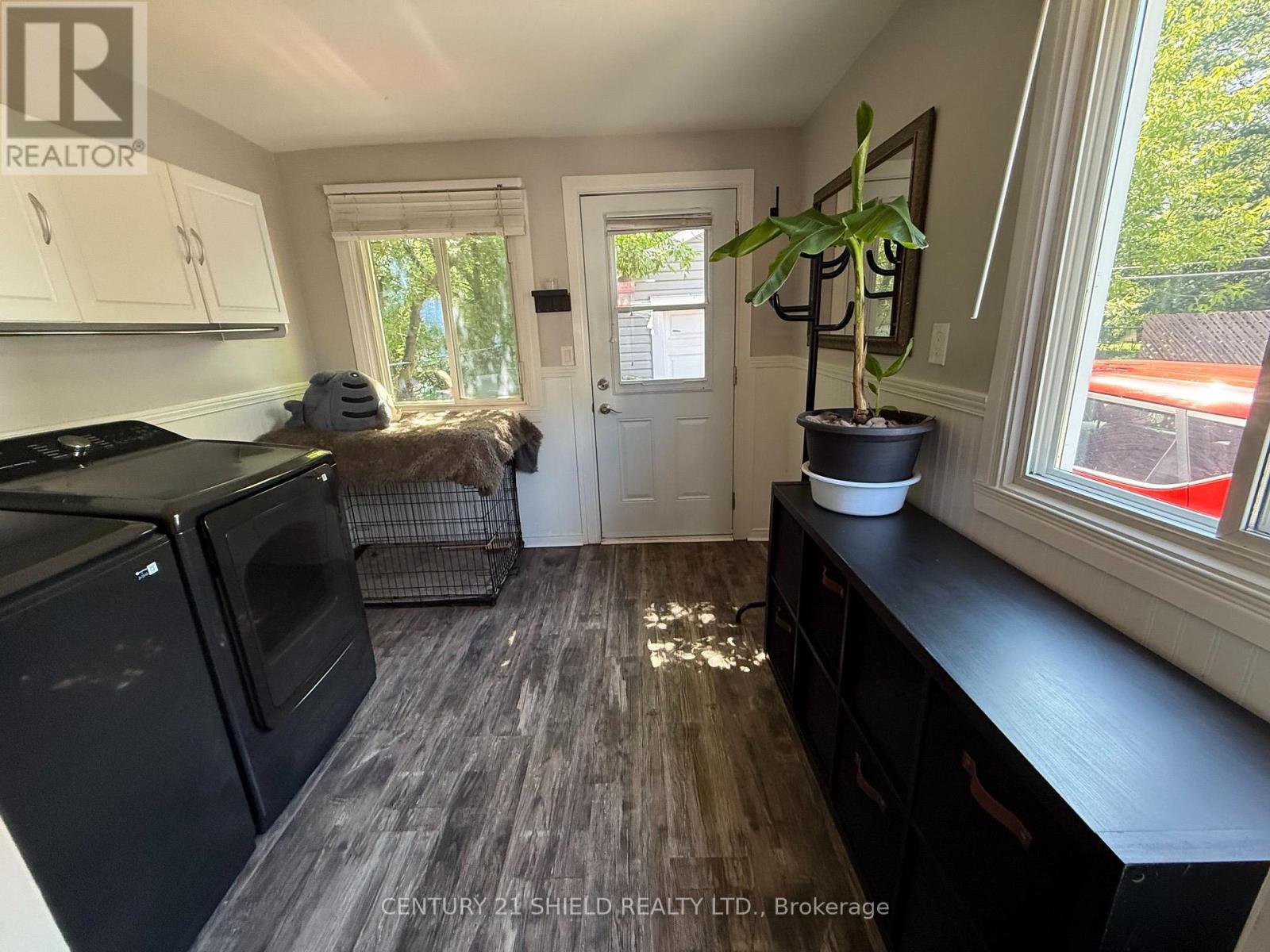 31 CARTIER AVENUE - 11