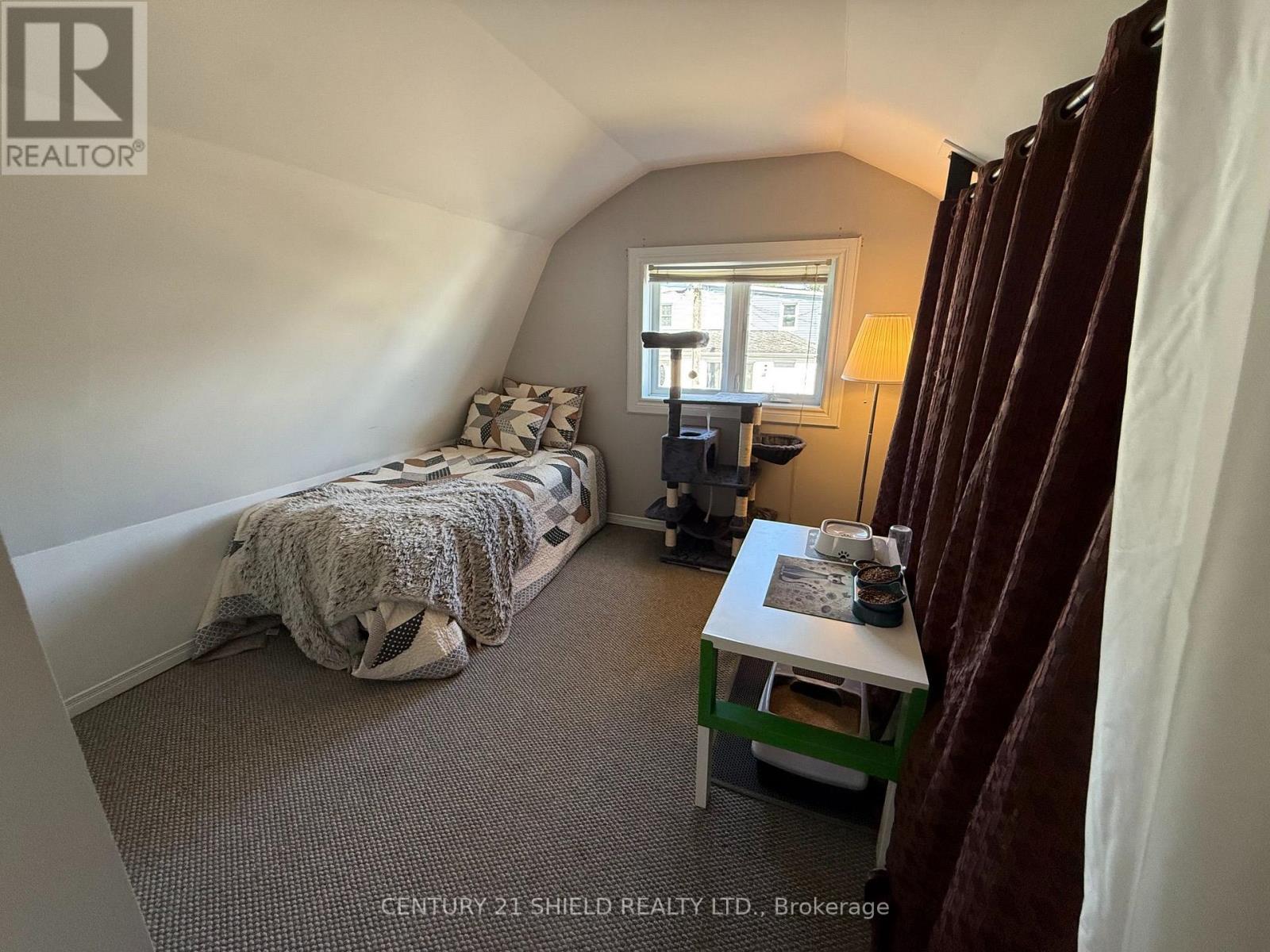 31 CARTIER AVENUE - 28