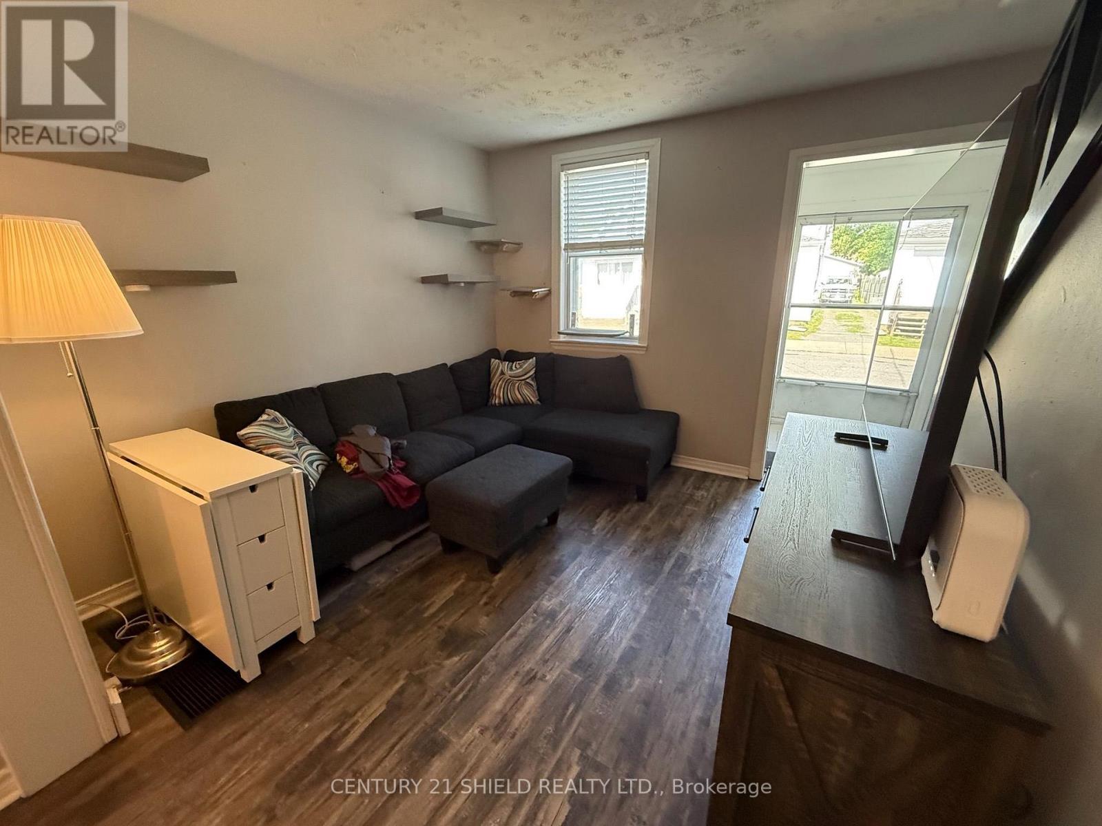 31 CARTIER AVENUE - 23