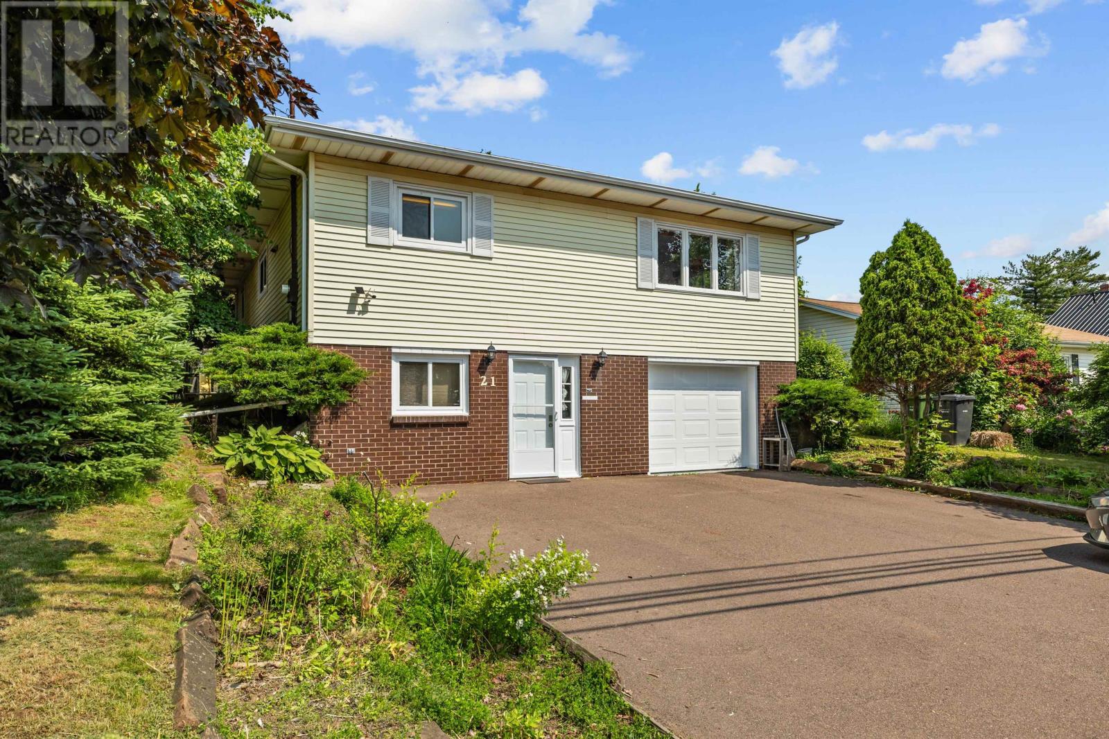 21 KIRKWOOD Drive - 1