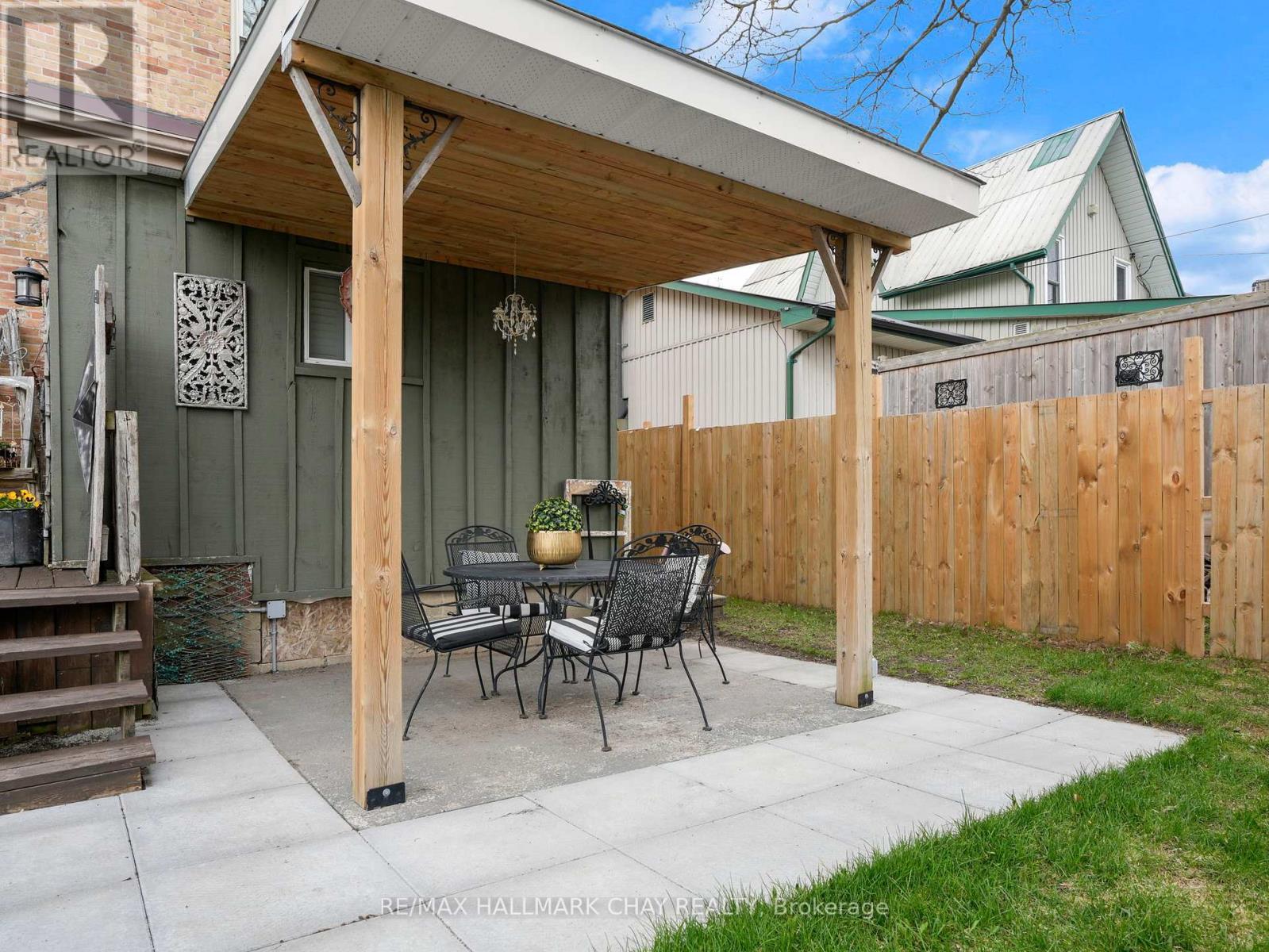 321 OWEN SOUND STREET - 33